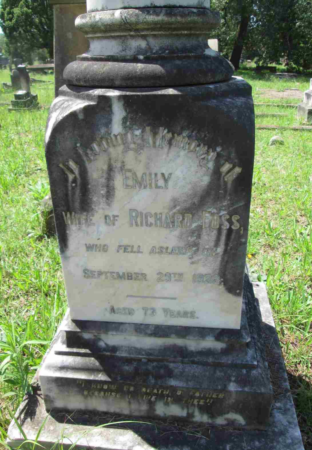 Gravestone of Emily (Ford) Foss