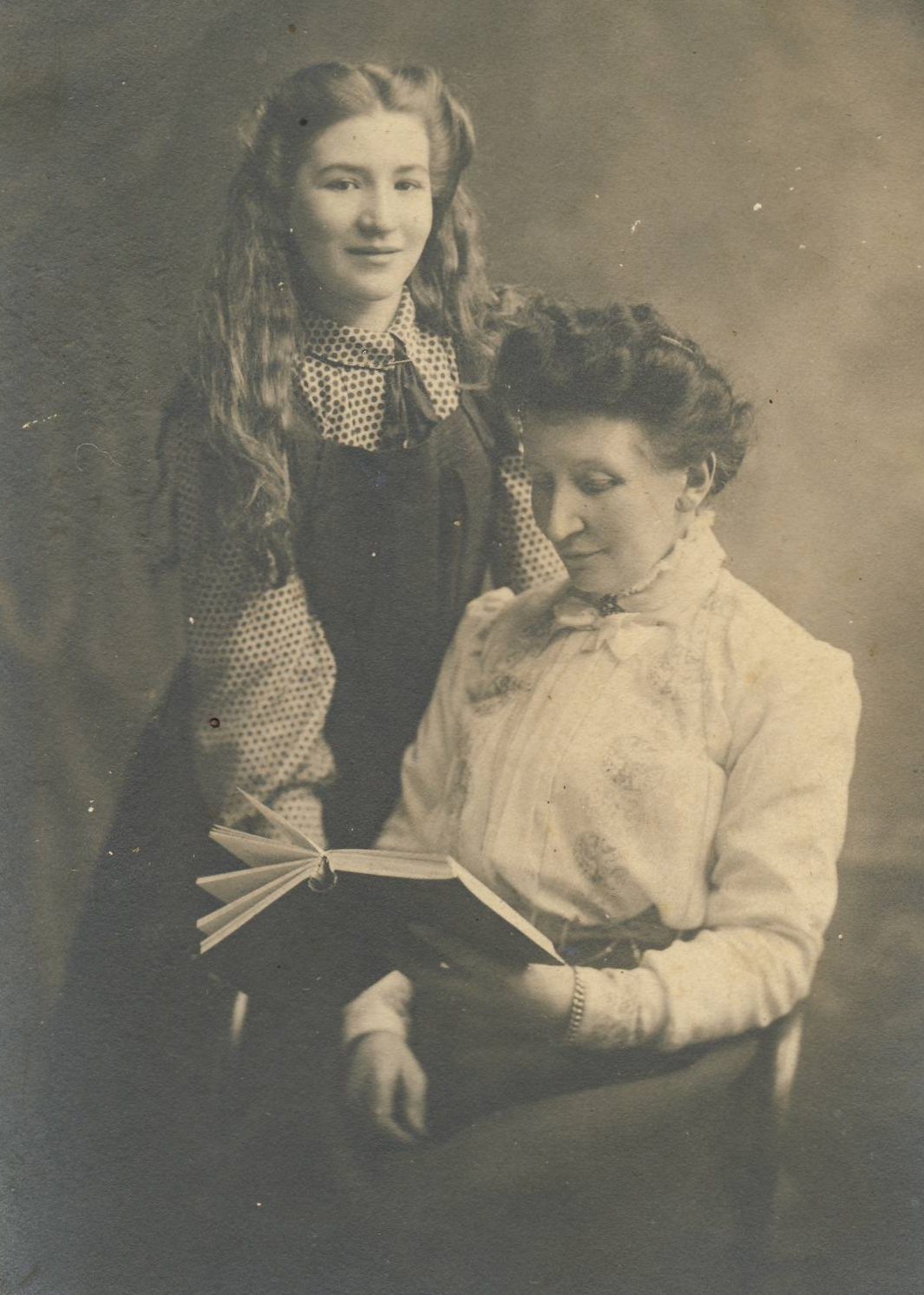 Annie Kathleen Kilroy nad Annie Catherine (Groome) Kilroy