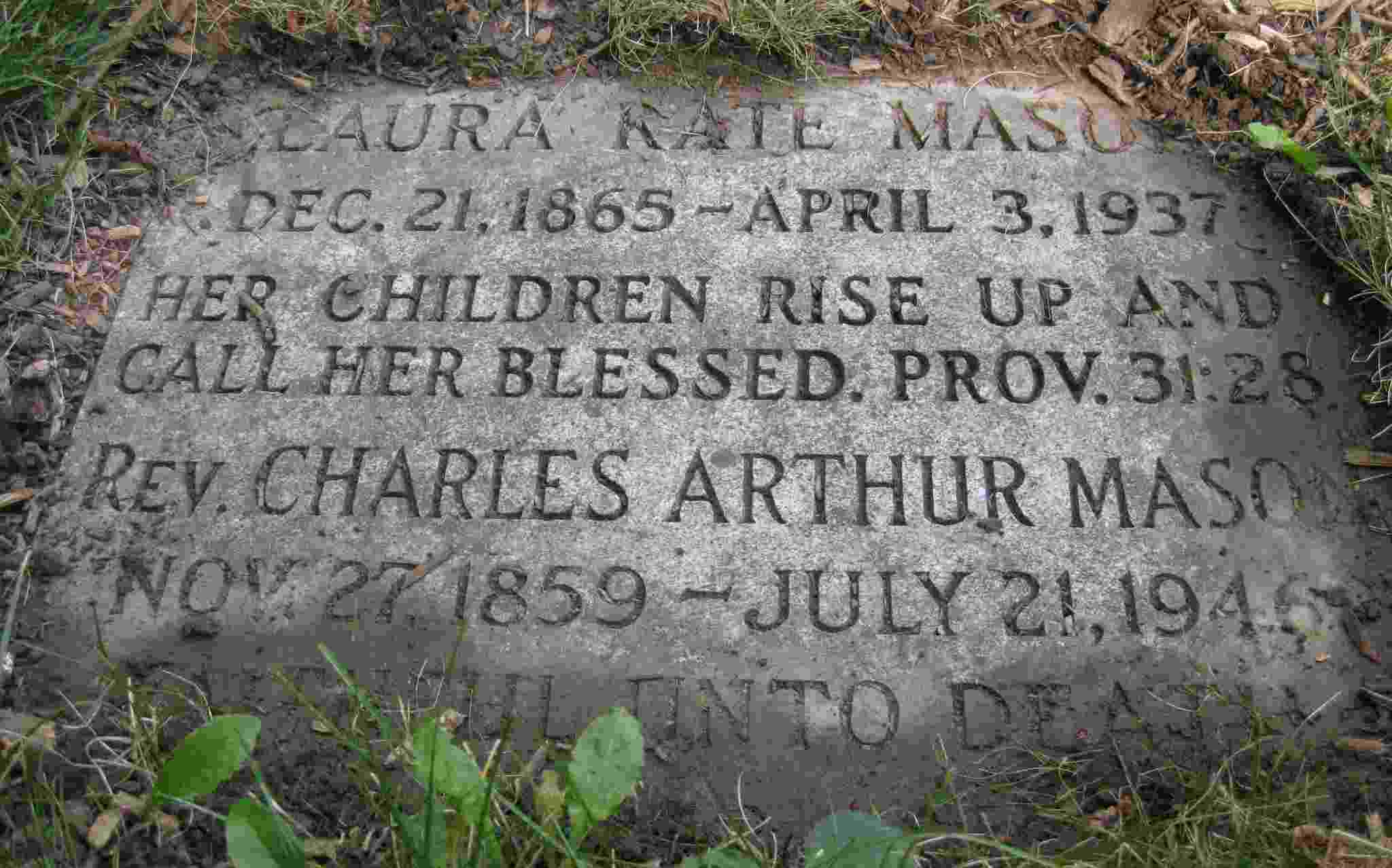 Gravestone of Laura Kate (Plumbe) Mason and Charles Arthur Mason