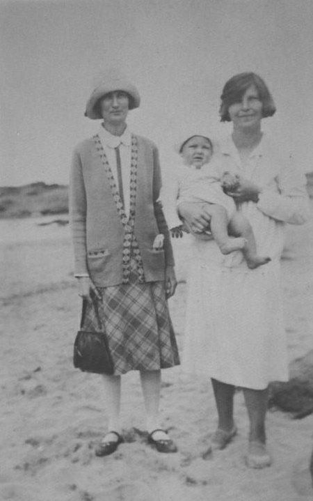 Hattie Mae (Tullis) Karlson and Elna Elizabeth (Karlson) Emslie