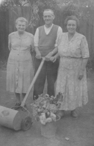 Lily Elizabeth Travers, Louis George Underwood and Minne Beatrice (Underwood) Allen